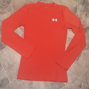 M fitted youth size heatgear Under Armour shirt